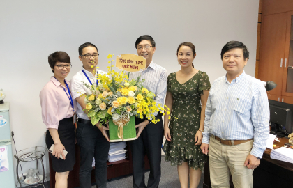 Tổng công ty DMC tặng hoa chúc mừng các đơn vị báo chí nhân ngày Báo chí cách mạng Việt Nam
