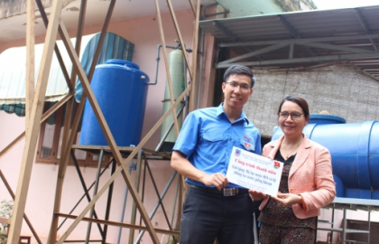 Tuổi trẻ DMC tặng hệ thống lọc nước sạch Trường mầm non xã Hòa Bình