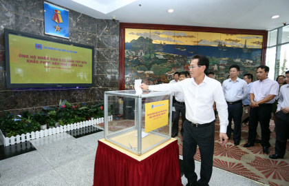 Tập đoàn Dầu khí Việt Nam quyên góp 800 triệu đồng cho đồng bào các tỉnh Sơn La, Yên Bái